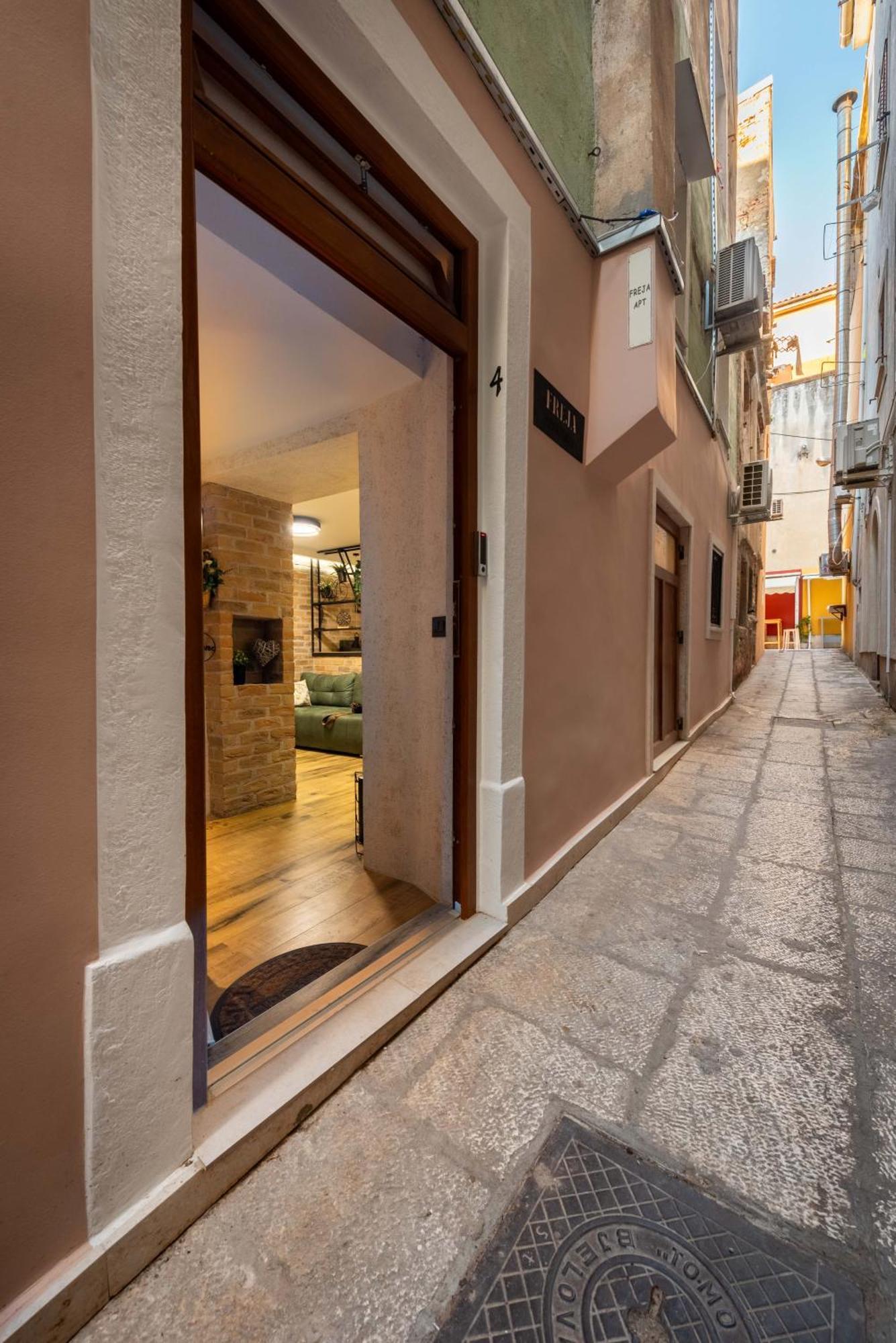 Freja- Luxury Studio Apartment Old Town Zadar Center Luaran gambar